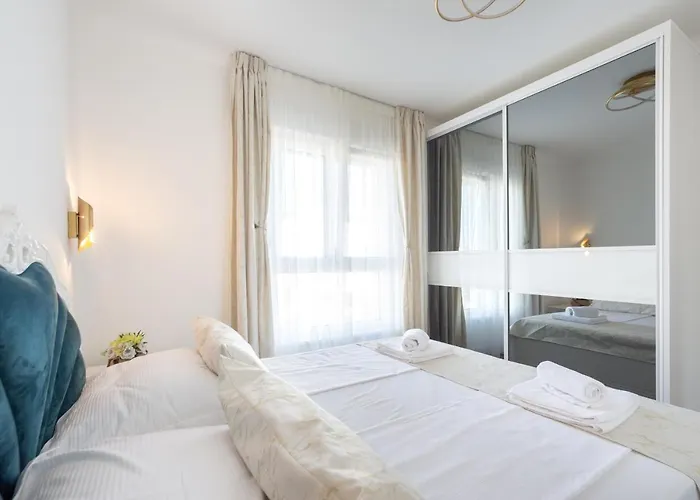 아파트 Luxury Sunset Residences - Okrug Gornji 트로기르