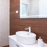 Luxury Sunset Residences - Okrug Gornji Apartment