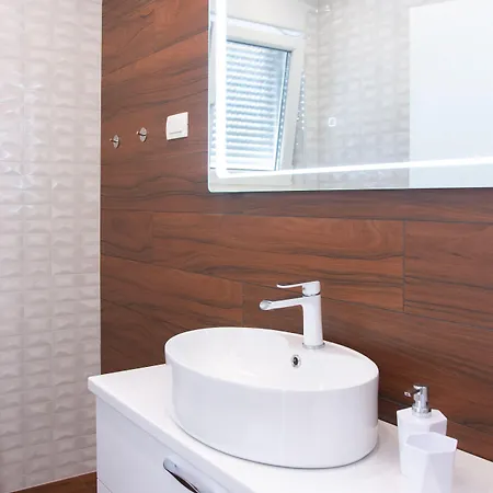 Luxury Sunset Residences - Okrug Gornji شقة